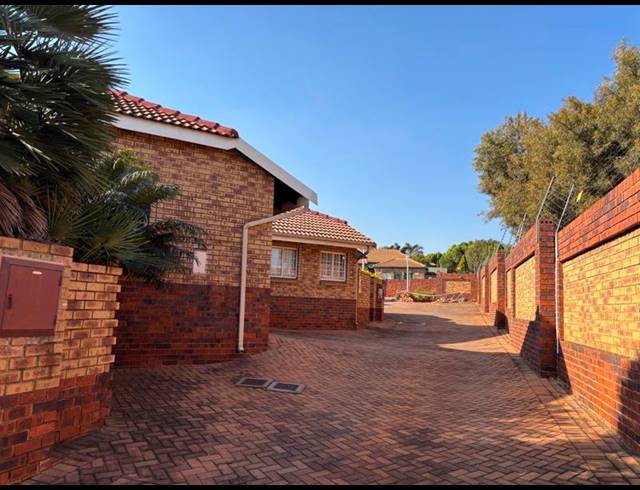 2 BEDROOM PROPERTY TO RENT IN LYTTELTON